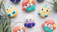 Lewat instagramnya @luxeandthelady, Jessica banyak membagikan foto makanan hasil buatannya. Coba lihat macaron yang dihias dnegan tema mermaid ini. Gemas! Foto: instagram @luxeandthelady
