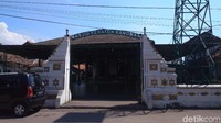 Masjid Keraton Kanoman Cirebon yang berada di kompleks keraton. Lokasinya persis di belakang Pasar Kanoman Cirebon, Kelurahan Pekalipan, Kecamatan Pekalipan, Kota Cirebon, Jawa Barat. (Sudirman Wamad/detikTravel)