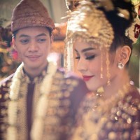 Adara sudah menderita sakit kanker kulit sejak awal 2017. Namun Rasyid tetap setia padanya dan mantap memutuskan untuk menikahinya. Setelah menikah, Rasyid setia mendampingi pengobatan Adara di berbagai negara, termasuk Amerika hingga Jepang. Foto: Instagram Ani Yudhoyono, Adra Taista