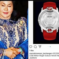Jam tangan mewah berikutnya milik Rosmah Mansor hadir dari brand Roger Dubuis. Rosmah memiliki jam tangan Roger Dubuis seri Haute Joaillerie yang untuk membelinya harus membuat janji terlebih dahulu dengan pihak brand tersebut. Jam tangan ini seluruh bagian casingnya dihiasi berlian. Sehingga tak heran jika harganya mencapai 2,08 juta Ringgit Malaysia atau sekitar Rp 7,2 miliar. Foto: dok. Bernama, Istimewa