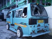 Kondisi angkot yang dirusak sejumlah orang tak dikenal