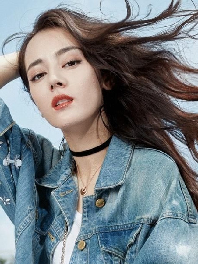 Aktris Dilraba Dilmurat asal China jadi wanita tercantik se-Asia versi I-Magazine. Menurut fotografer high fashion Selina Lexa, aktris 25 tahun ini punya sorot mata lembut dan dalam, juga wajahnya tidak membosankan. (Foto: Getty Images, Istimewa)