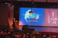 Kris Wijoyo Soepandji memberikan orasi ilmiah yang berjudul GETANKAS: Geopolitik, Ketahanan Nasional, dan Kemerdekaan Sejati (Foto: Jababeka)