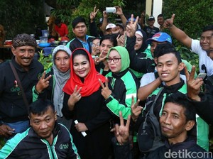 Bertemu Pengemudi Online, Puti Guntur Janjikan Kartu Jatim Sehat