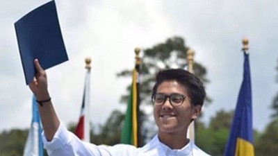 Happy Graduation! Bahagianya Iqbaal Ramadhan Lulus SMA