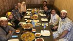 Begini Meriahnya Pose Irfan Hakim Saat Ngeliwet dan Mencicipi Es Krim Emas