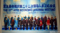 Potret para pemimpin dunia dalam balutan sutra Ningxia pun dipajang di dinding ruang pameran. Ada nama-nama pemimpin dunia terkenal seperti Vladimir Putin, Barack Obama, Sultan Hassanal Bolkiah dan tentu saja Presiden Jokowi. (Wahyu/detikTravel)