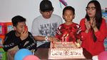 Gaya Gokil Soimah Saat Makan Duren hingga Pakai Topi dari Sendok