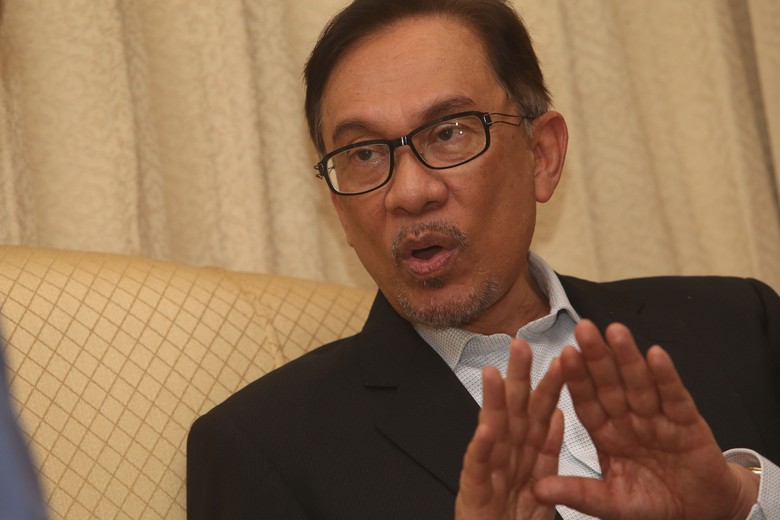 Pulang dari Turki, Anwar Ibrahim Dilarikan ke Rumah Sakit Pulang dari Turki, Anwar Ibrahim Dilarikan ke Rumah Sakit