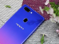Tampilan Menawan Oppo R15 Nebula