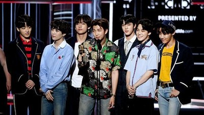 Foto: Gaya Stylish BTS Pakai Gucci di Billboard Music Awards 2018
