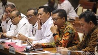 Buwas selaku Kabulog mengatakan bahwa sampai hari ini pihaknya tidak bisa berpedoman pada data yang ada untuk dijadikan patokan, khususnya dalam masalah beras. Karena data dari Menteri Pertanian mengenai hasil produk beras juga belum valid.