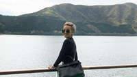 Selain menikmati wisata kota Tokyo, Kimmy juga berlayar di Danau Ashi (kimmyjayanti/Instagram)