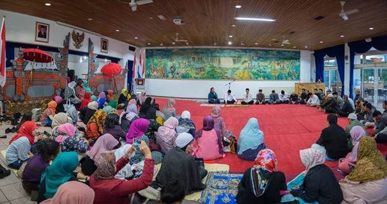 Bukber di KBRI Den Haag: Proklamasi hingga Hangat Nasi Kebuli Bukber di KBRI Den Haag: Proklamasi hingga Hangat Nasi Kebuli