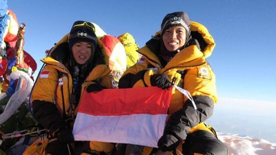 Foto: 2 Wanita Indonesia di 7 Puncak Dunia