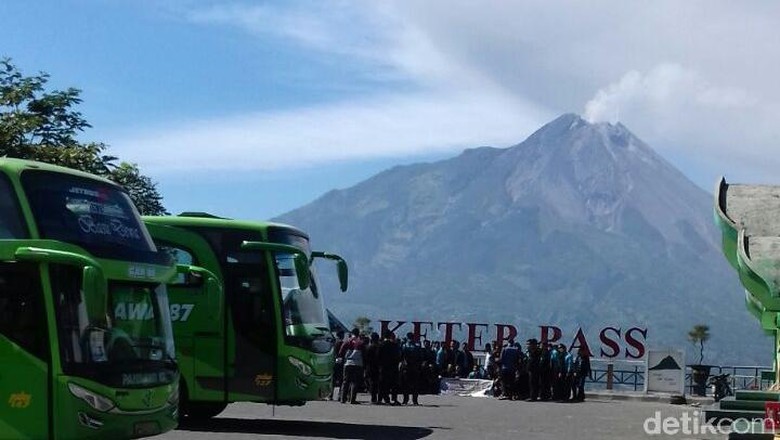 Status Merapi Waspada, Tambang Pasir Warga Ditutup Sementara Status Merapi Waspada, Tambang Pasir Warga Ditutup Sementara