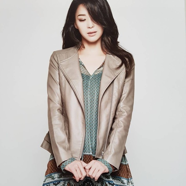 Dia adalah Han Go Eun yang memiliki penampilan muda serta fisik yang kencang. Han Go Eun dikenal yang dikenal sebagai supermodel dam aktris di Korea Selatan itu sudah berusia 43 tahun.  Foto: dok. Instagram @hangoeun310