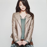 Dia adalah Han Go Eun yang memiliki penampilan muda serta fisik yang kencang. Han Go Eun dikenal yang dikenal sebagai supermodel dam aktris di Korea Selatan itu sudah berusia 43 tahun.  Foto: dok. Instagram @hangoeun310