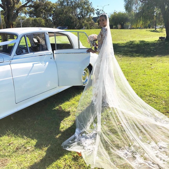 Kimmy Jayanti dan Greg Nwokolo melangsungkan pernikahan di Matilda Bay, Australia, kemarin. Foto: Dok. Instagram/Kimmy Jayanti