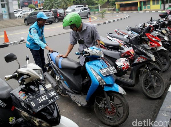 Transaksi Parkir Online di Taman Barito
