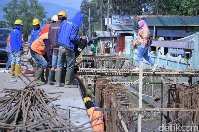 Drainase di Jalur Bandung-Garut Tuntas Sebelum Arus Mudik Drainase di Jalur Bandung-Garut Tuntas Sebelum Arus Mudik