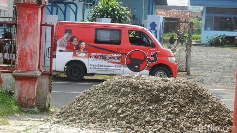 Dapat Kiriman Pasir Misterius, PDIP Banjarnegara Lapor Polisi Dapat Kiriman Pasir Misterius, PDIP Banjarnegara Lapor Polisi