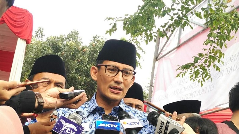 Tuai Kritik, Sandi akan Pindahkan Tarawih di Monas ke Masjid