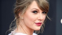 Taylor Swift saat menghadiri acara Billboard Music Awards 2018 di Las Vegas, AS pada Minggu (20/5) waktu setempat. Frazer Harrison/Getty Images