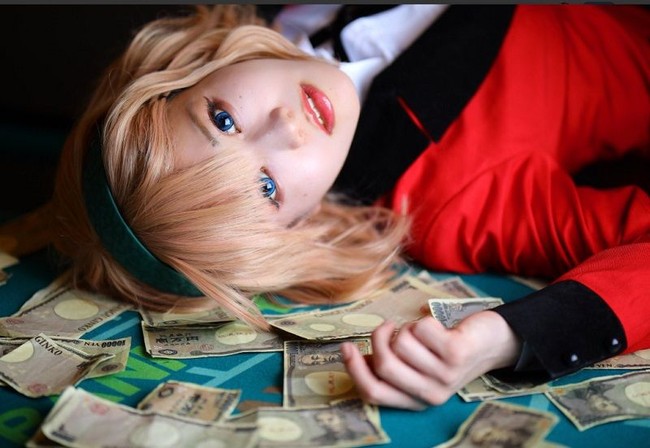 Wanita yang juga seorang cosplayer Jepang ini pun melakukan operasi plastik agar mirip dengan beberapa tokoh anime. Setelah menjalani bedah plastik, Meiji pun menjelma menjadi wanita cantik. Foto: Twitter