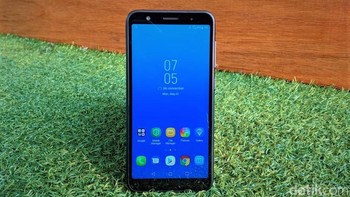 Menawarkan layar penuh dengan harga yang terjangkau. Foto: Adi Fida Rahman/detikINET