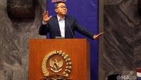 Dalam pidatonya, Ketua MPR Zulkifli Hasan mencatat sejumlah hal yang belum diraih Indonesia setelah 20 tahun reformasi. Dia juga menyoroti berbagai ketimpangan hingga daftar dai yang dikeluarkan Kemenag.