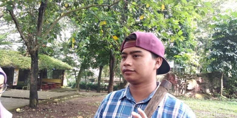 Pelempar Rokok ke Orang Utan Dihukum Menyapu Bunbin Bandung Pelempar Rokok ke Orang Utan Dihukum Menyapu Bunbin Bandung