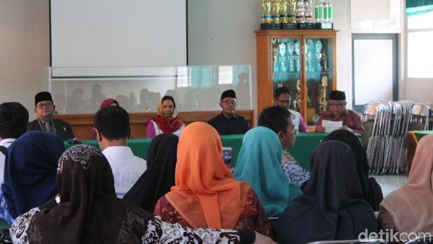 Kunjungi Ponpes di Garut, Menteri Rini Bicara Kemandirian Santri