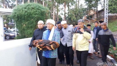 Cucu Aa Gym Meninggal Dunia, Penampilan Baru Peggy Melati Sukma