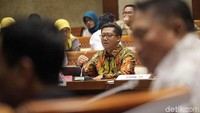 Rapat tersebut membahas mengenai beras yang tidak singkron mengenai data pengedarannya. Juga membahas terkait impor beras.