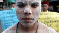 Aksi teatrikal berlangsung damai.
