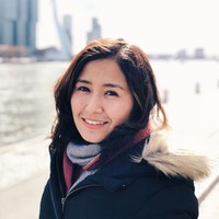 Wanita yang pernah mengenyam pendidikan di Universitas dr Soetomo Surabaya ini pun cukup populer di media sosial.  Foto: Instagram @orasisilia