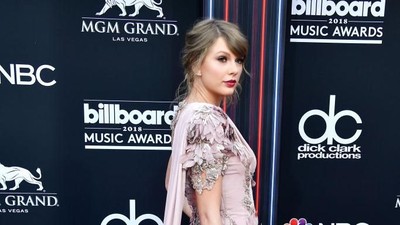 Foto: Taylor Swift Memesona di Karpet Merah Setelah 2 Tahun Absen