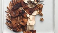 Jamur shiitake, jamur kancing, terong, kacang walnut, dan mie hitam disulap jadi hewan tupai yang menarik dan keren. Foto: Instagram @harleysfood_art