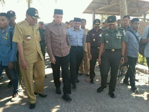 Temui Warga di Lokasi Ahmadiyah Diserang, TGB Minta 8 Rumah Diperbaiki