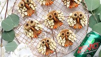 Ada yang bisa menebak, si burung hantu ini makanan apa? Ya, ini cookies yang bertabur almond slice. Bisa jadi inspirasi kue lebaran nih. Foto: instagram @luxeandthelady