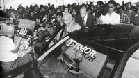 28 Februari 1996, Soeharto meminta Menteri Ekonomi Indoneia yang saat itu dijabat Tungky Ariwibowo untuk mempercepat pengembangan mobil nasional Indonesia. Foto: Dok. Oppositelock
