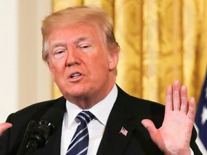 Perang Dagang Trump Bikin Pasar Modal AS Tekor Rp 14.000 Triliun