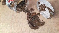  Ini bukan tumpahan dan botol Nutella sungguhan, lho. Ini hanya gambar yang dibuat di atas plywood. Foto: Instagram @ivanhooart