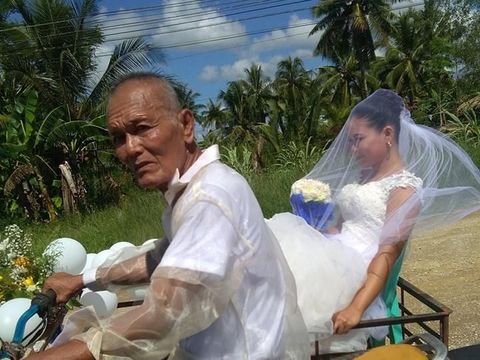 Foto Viral Pengantin Wanita Dibonceng Ayah Naik Motor Ini Menyentuh Netizen