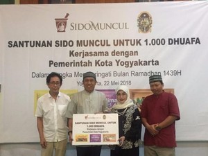 Sido Muncul Berikan Santunan kepada 1.000 Dhuafa di Yogyakarta