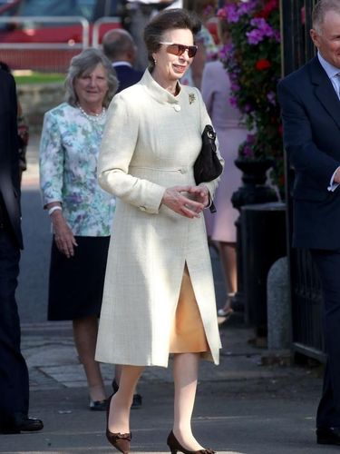 Beda dengan Putri Diana, Putri Inggris Ini Tak Mau Salaman dengan Publik