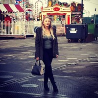 Kini Laura tumbuh menjadi sosok wanita yang cantik dan percaya diri. Ia pun sering membagikan foto diri di akun Instagram. Foto: Instagram Laura Hawkes