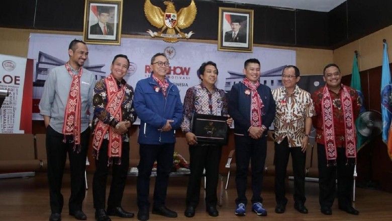 Hasil 20 Tahun Reformasi, Zulkifli: Indonesia Masih Butuh Waktu Hasil 20 Tahun Reformasi, Zulkifli: Indonesia Masih Butuh Waktu