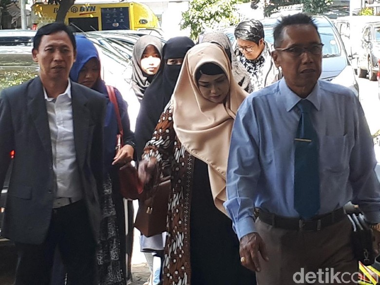 Dian Rositaningrum Merasa Bersalah Ghania Ikut ke Pengadilan Dian Rositaningrum Merasa Bersalah Ghania Ikut ke Pengadilan